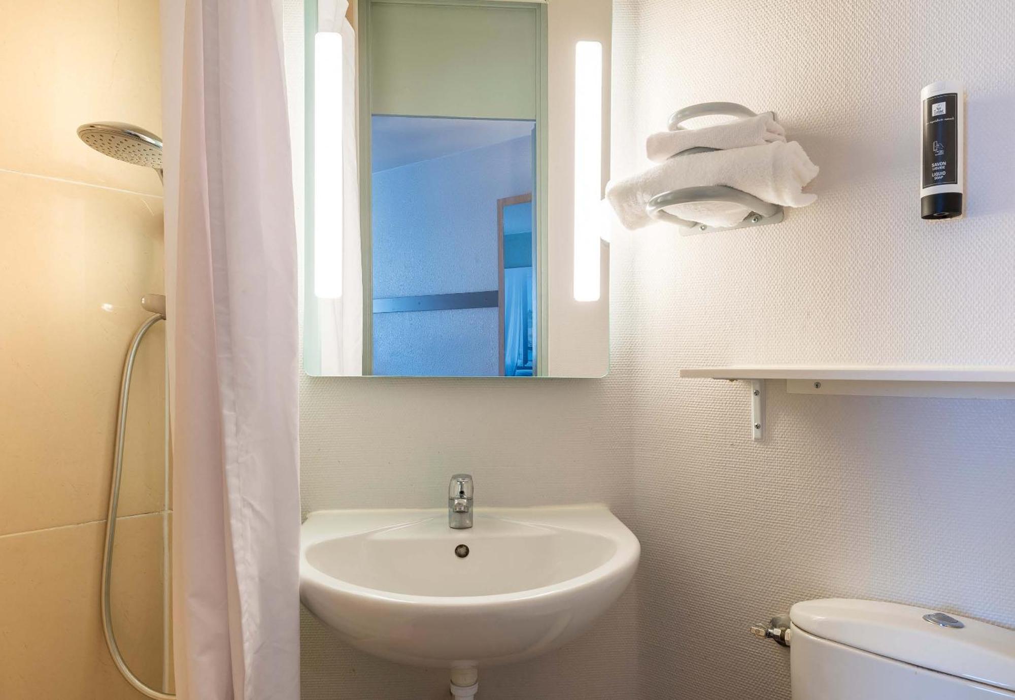 B&B Hotel Angers 2 Universite Beaucouzé Eksteriør billede